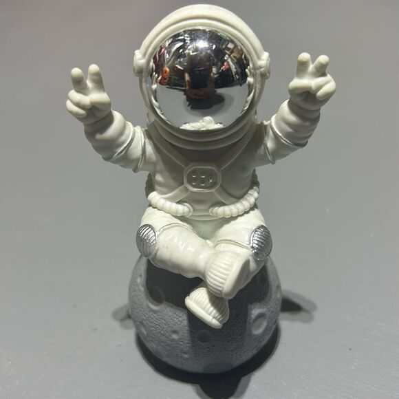 Astronaut Decorative Figure - Picture 1 of 6